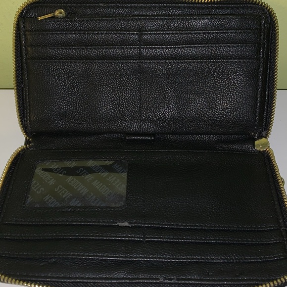 Steve Madden zip around wallet wristlet - Picture 4 of 8